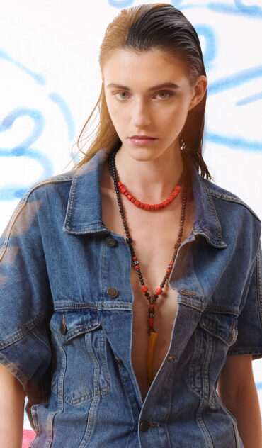 Jasmine μακρύ κολιέ με ματ χάντρες.