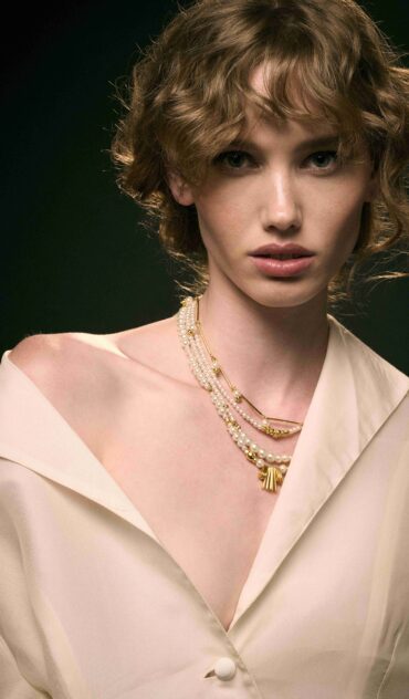 BEATRICE κοντό κολιέ με πέρλα και επιχρυσωμένα στοιχεία 24κ.