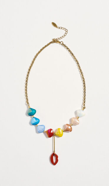 TEAL κολιέ με χρυσή ατσάλινη αλυσίδα, χρωματιστά κρύσταλλα και κρεμαστό χειλάκι.