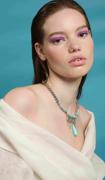 AZUREA κολιέ με χάντρα αιματίτη, τυρκουάζ χαολίτη και επάργυρα στοιχεία.