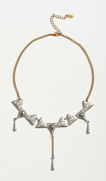 QUEEN V NECKLACE